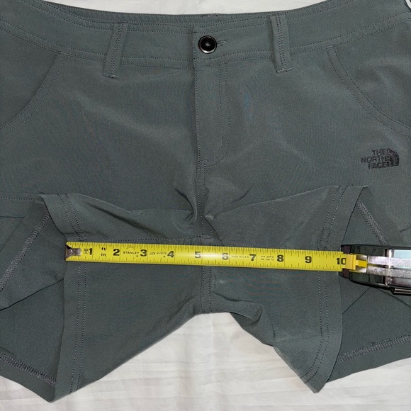 The North Face Hiking Shorts - Picture 6 of 8